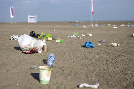 Image for Volunteers gather to clean up Sur Al Hadid beach with Ooredoo