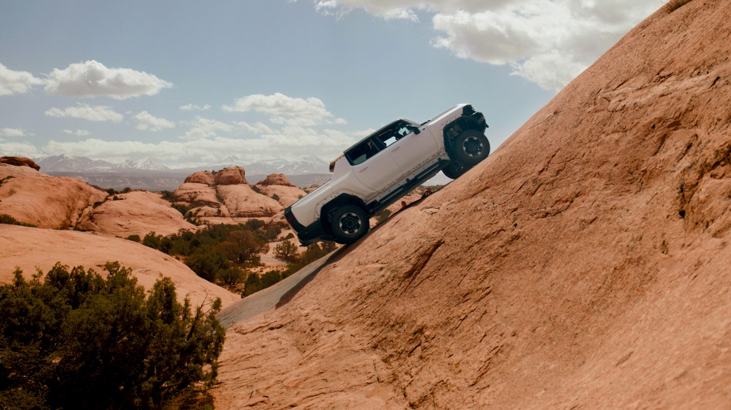 Image for Zero Emissions, Zero Limits: GMC HUMMER EV Levels Up  In Off-Road Testing, Gets Ready For Desert Adventures
