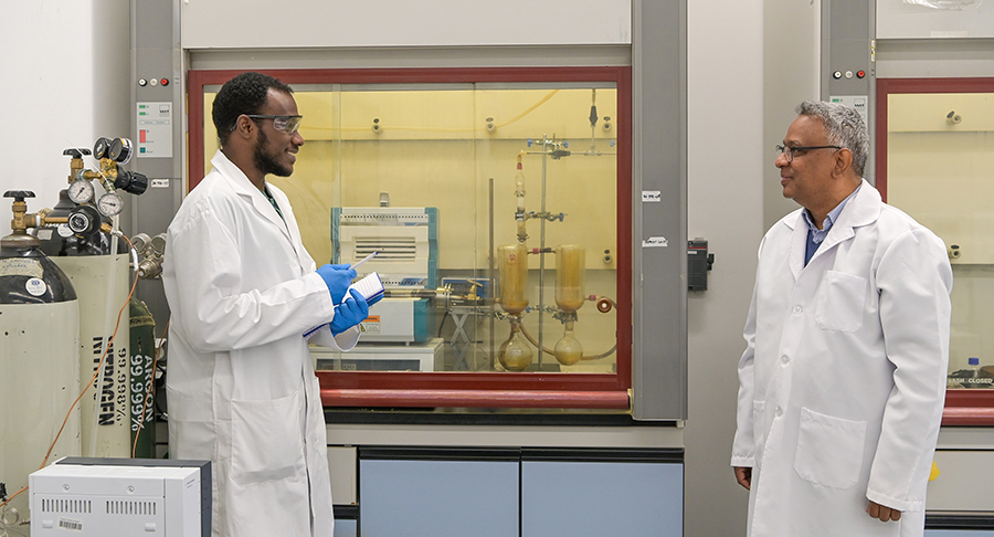 Image for EGA And American University Of Sharjah To Research Food Waste Re-Use For Soils Made With Bauxite Residue, And Waste-To-Energy