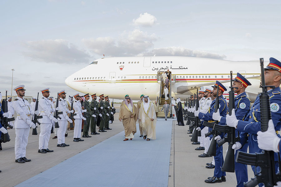 Image for Hamdan Bin Mohammed Welcomes King Of Bahrain As He Arrives In The UAE to participate in COP28